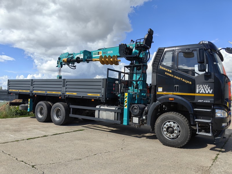 Автомобиль бортовой на шасси FAW 6х4 c КМУ HKTC-8026А с буровой установкой